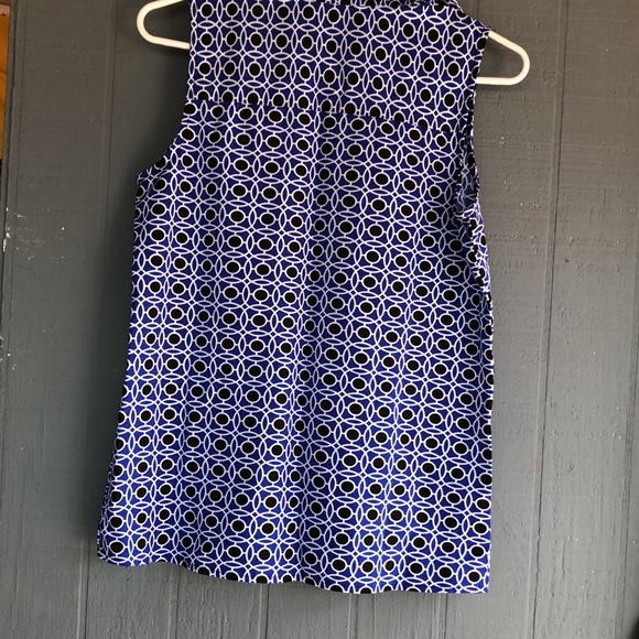 Ladies Sleeveless blouse Size  M . - Picture 2 of 3